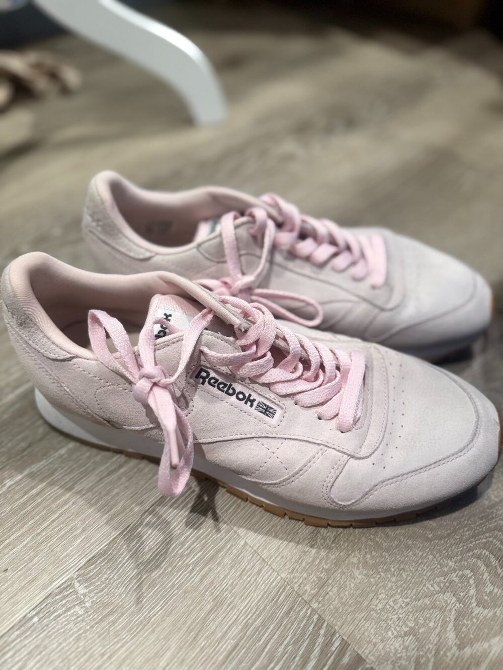 Reebok Classic Leather Pink Suede Sneakers Women’s Size 10 Gum Sole